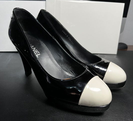 CHANEL Black WHITE Ivory Cap Toe Patent Leather Pumps 38.5 DESIGNER HEELS 7.5