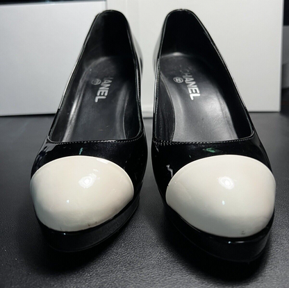 CHANEL Black WHITE Ivory Cap Toe Patent Leather Pumps 38.5 DESIGNER HEELS 7.5